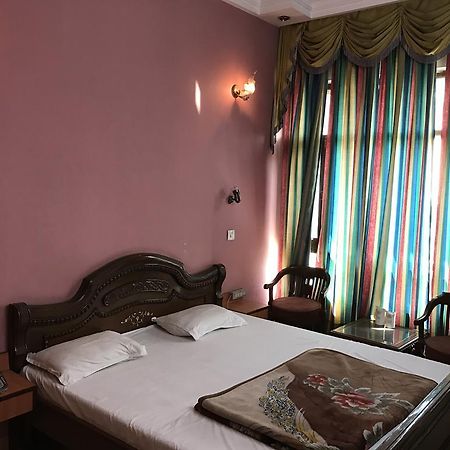 Hotel D R International Ambāla Esterno foto