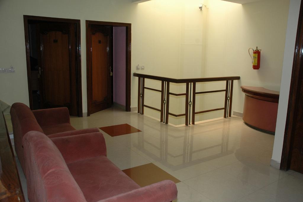 Hotel D R International Ambāla Esterno foto