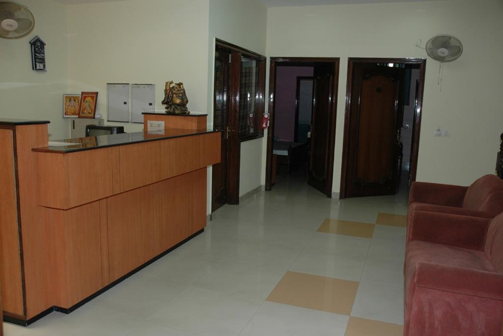 Hotel D R International Ambāla Esterno foto