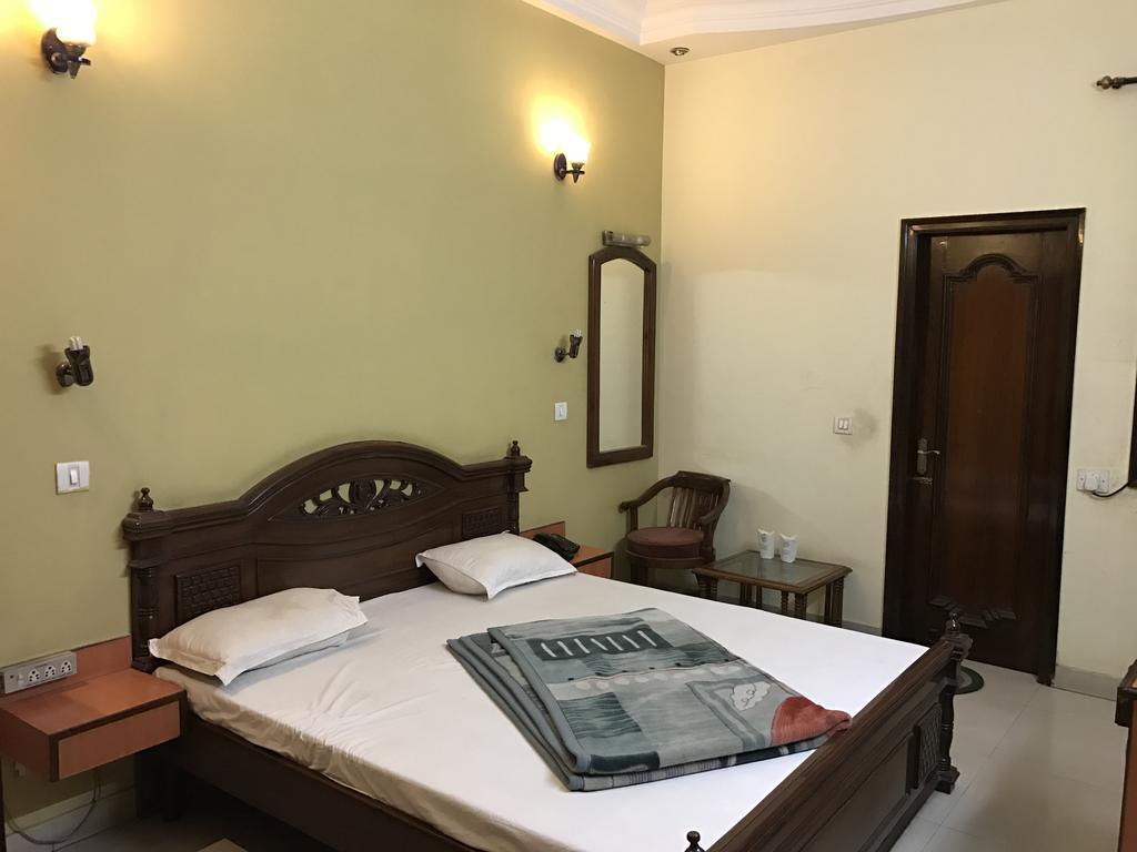 Hotel D R International Ambāla Esterno foto