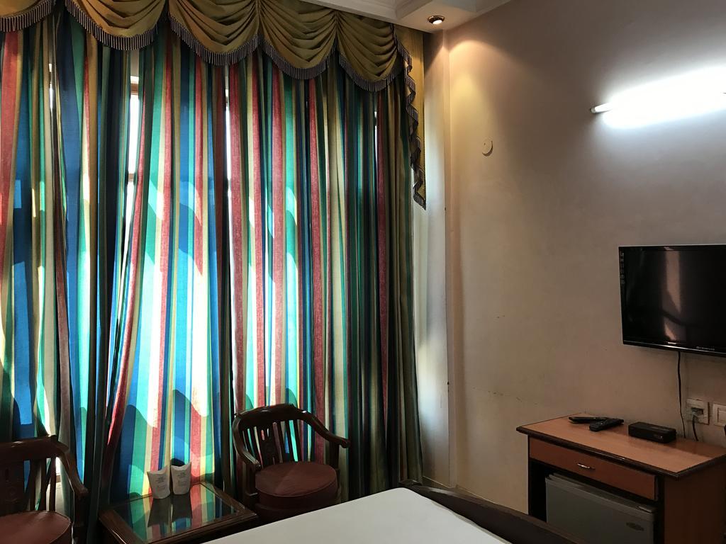 Hotel D R International Ambāla Esterno foto