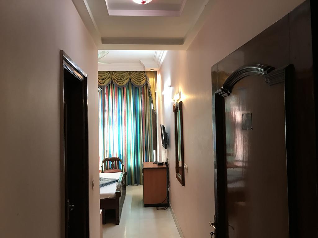Hotel D R International Ambāla Esterno foto