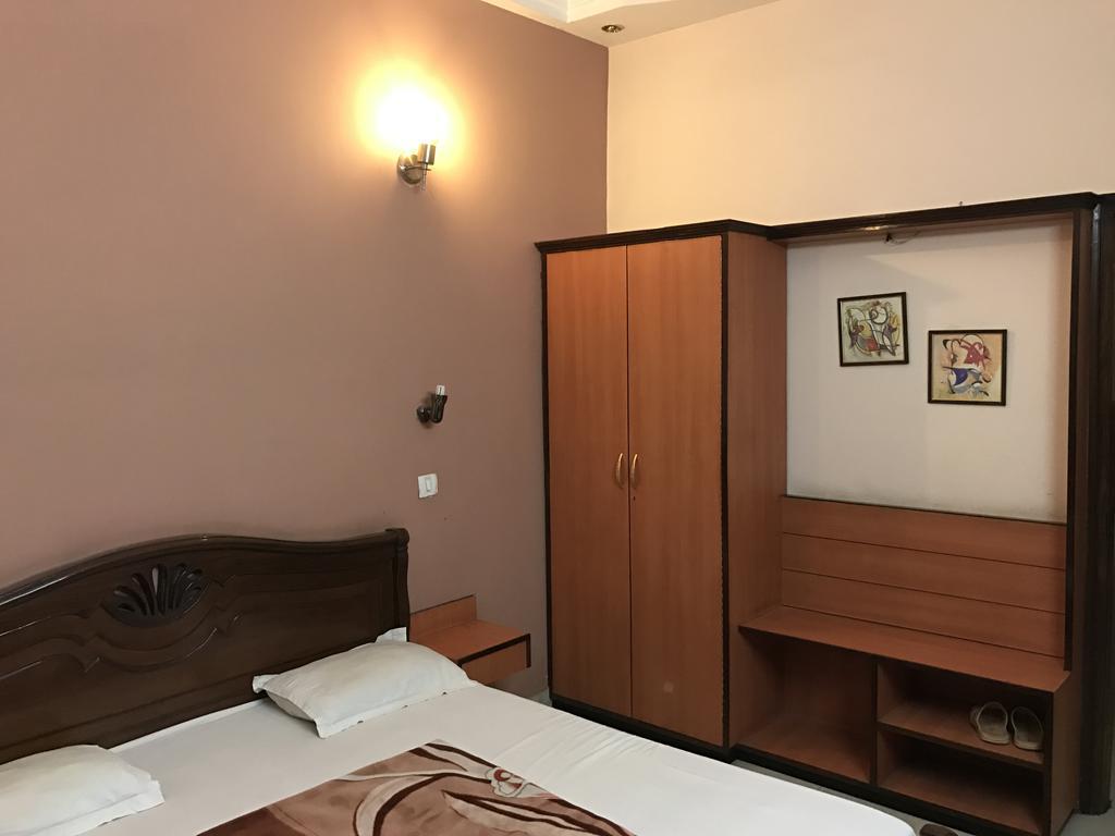 Hotel D R International Ambāla Esterno foto